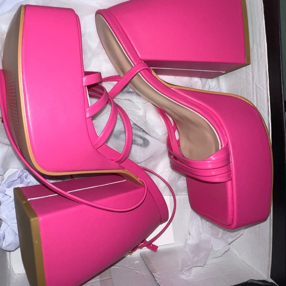 Prettylittlething pink platform heels - Picture 3 of 4